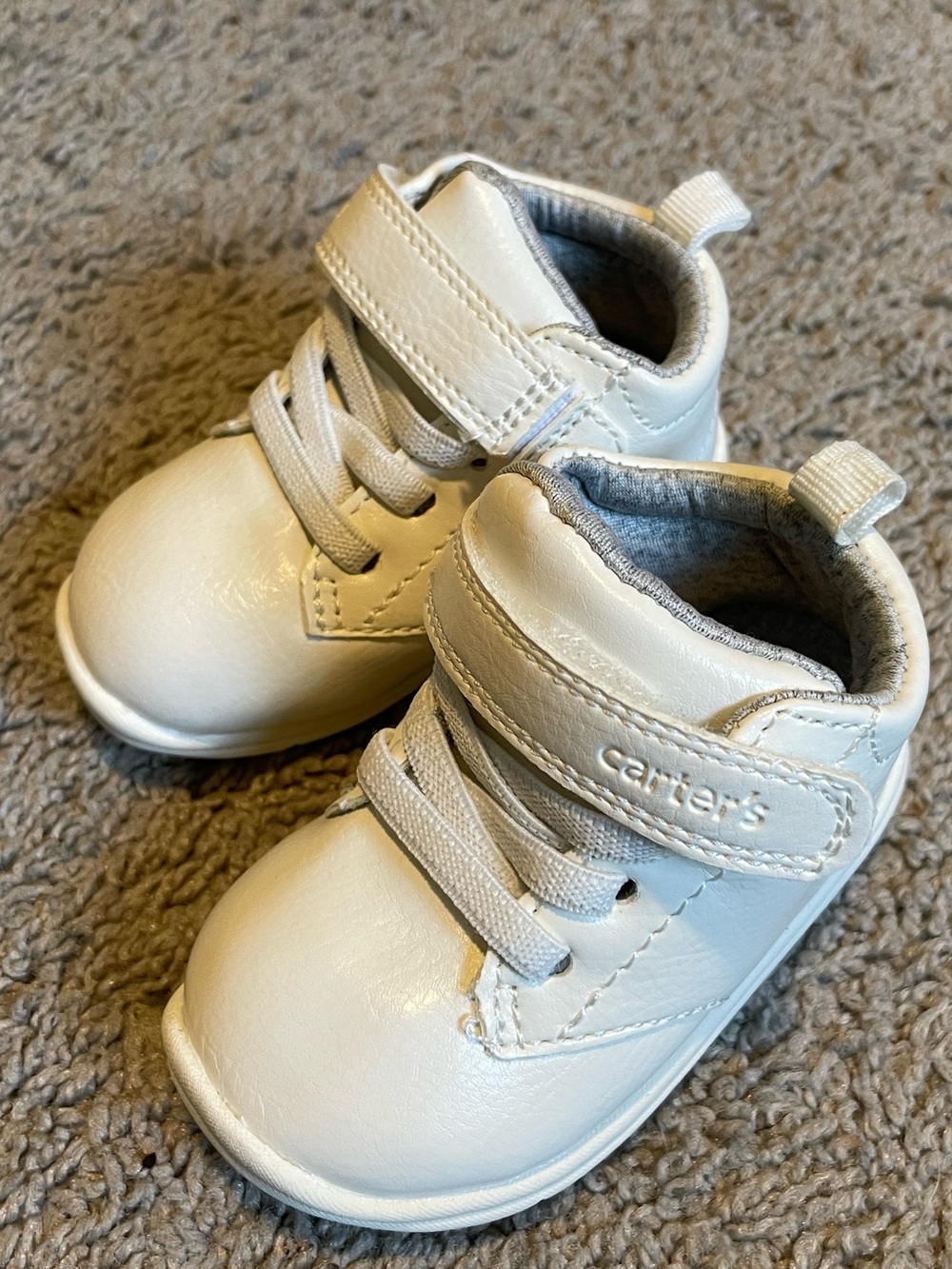 Carter’s Toddler White High Top Sneakers Size 5 NWOT Velcro